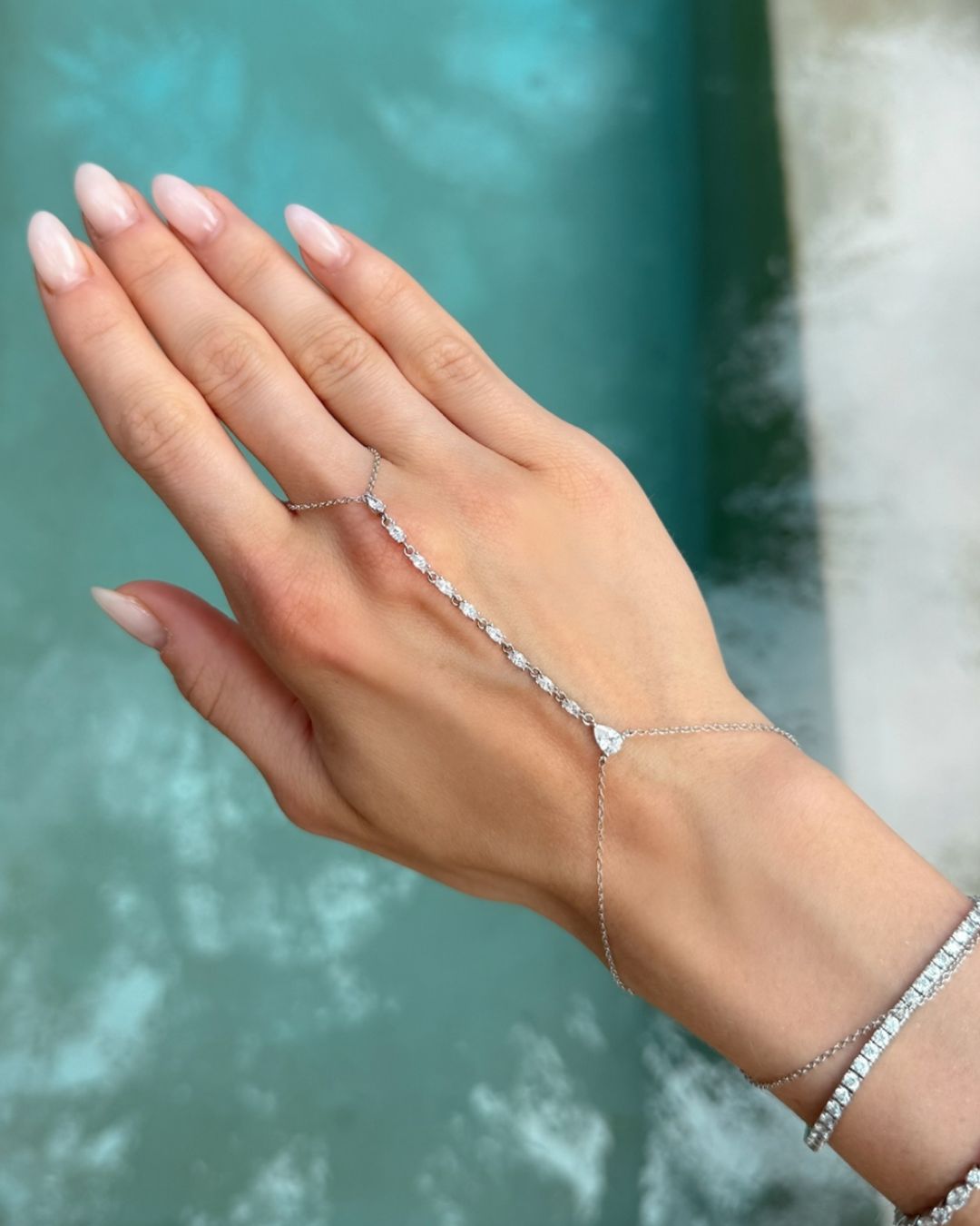 Millie hand chain silver