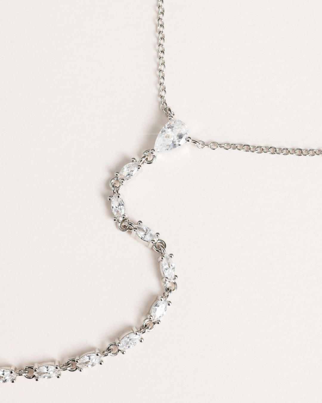 Millie hand chain silver