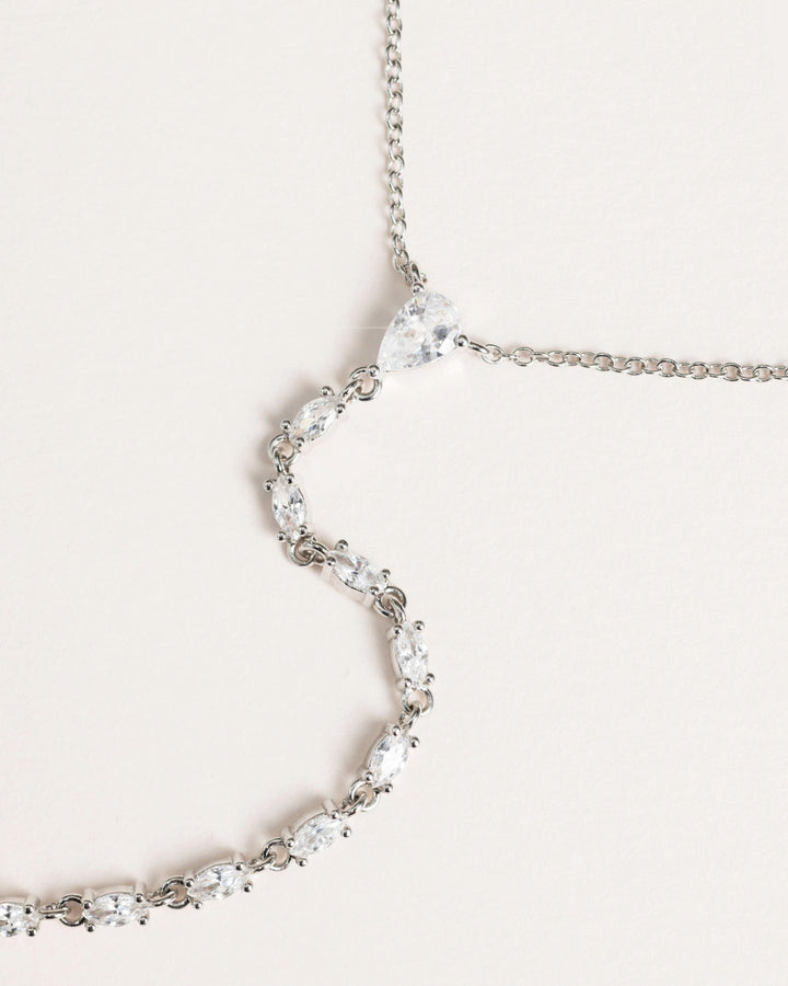 Millie hand chain silver